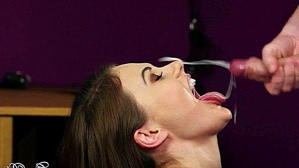 Сперма льется на рожи шлюшек в порно сборке