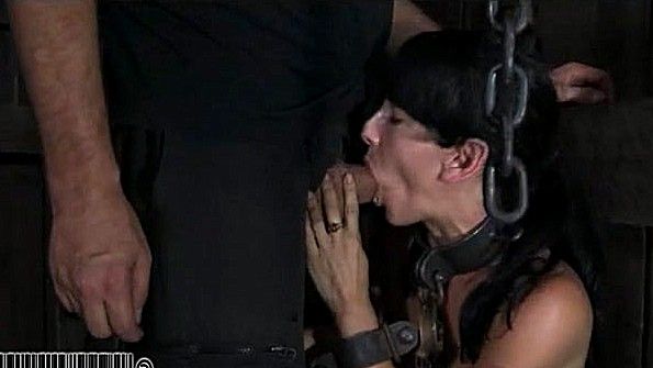 Закрепил дилдо во рту рабыни и заставил сосать