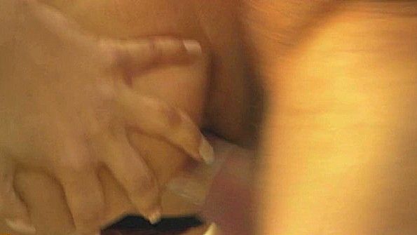 Парочка ебется прямо в лодке посередине реки