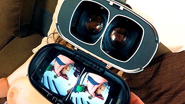 Надела очки виртуальной реальности и дико ебется