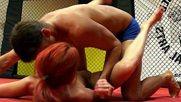 Выиграл борьбу у девицы и заставил отсосать ему