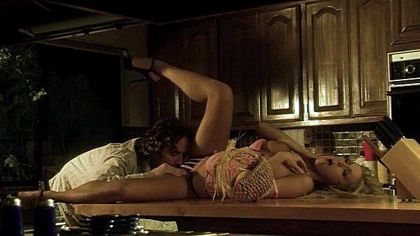 Красотка заслужила куни от своего поклонника