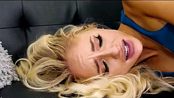 Падшие девицы трахаются и открывают рот для спермы