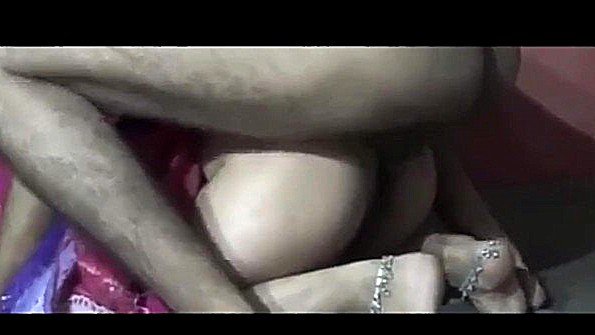 Задрал сари на индианке и оттрахал в задницу