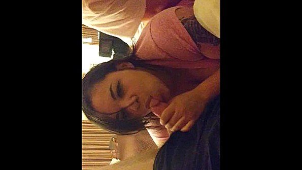 Жена трахается с мужем и его другом с радостью