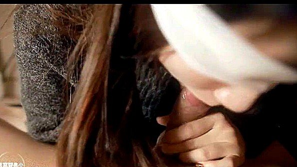 Азиатская любительница трахается до спермы