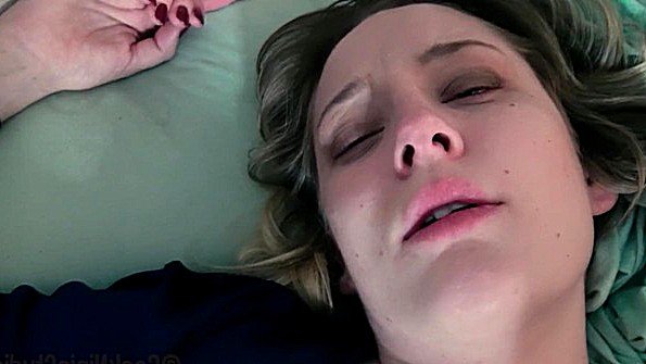 Сын разбудил мать и сразу вогнал хуй в пизду