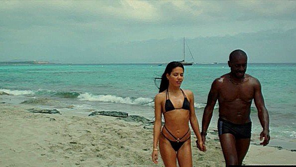 Горячая испанка поебется с негром на свежем воздухе