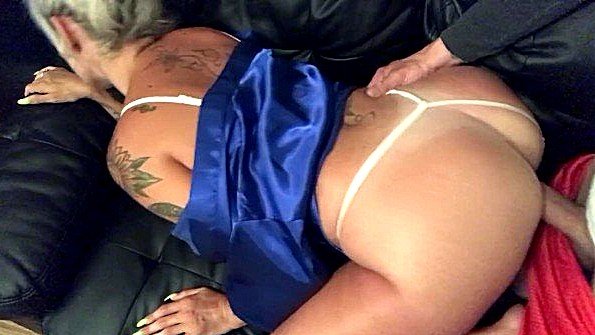 Сын посмотрел на мастурбацию матери и стал ее иметь