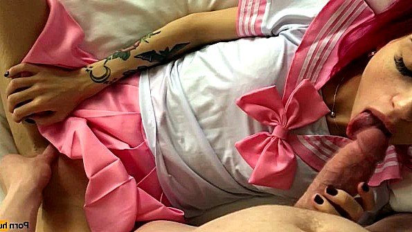 Задрал юбку на студентке и хорошо поимел в постели