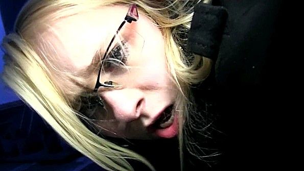 Очкастая сучка ебется с пикапером до спермы в пизде