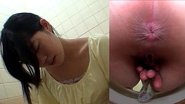 Японка мастурбирует на унитазе и готовится кончить