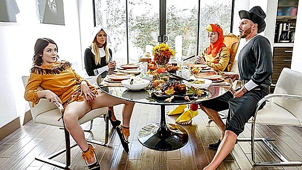 Семейный обед быстро перешел в групповуху