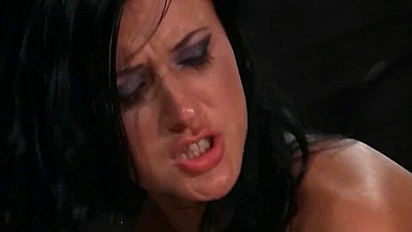 Села пиздой на лицо мужика и потрахалась с ним активно