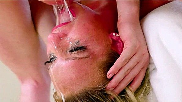 Жестокий трах шлюшки в ротик и сперма на лице