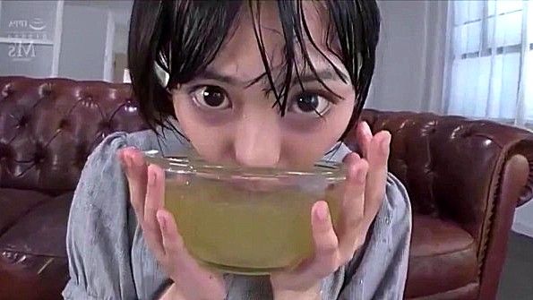 Японок грубо опписали и заставили пить мочу