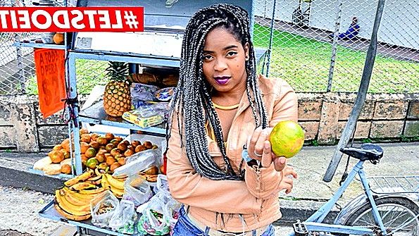 Латинка купила ананас и захотела заняться еблей