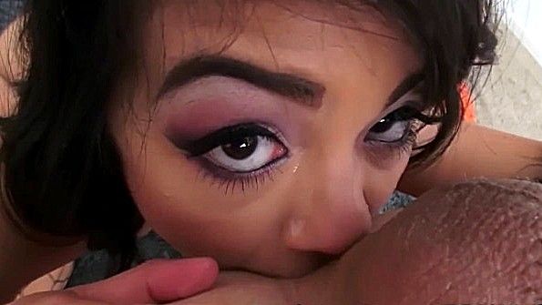 Вылизала чуваку очко и получила от него анальный трах