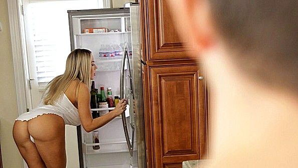 Похотливая красотка удивила парня своим развратом