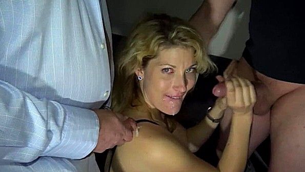 Деваха в белье и чулках хочет ебаться с мужиками