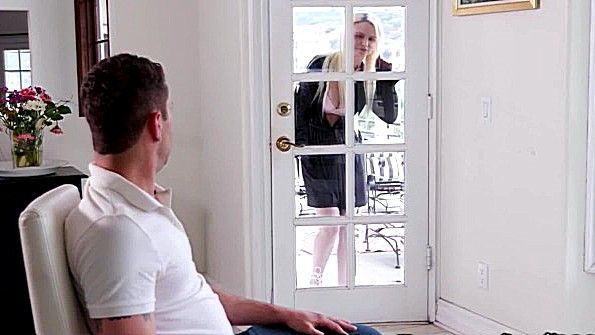 Милфа пришла в гости к соседу и занялась его хуем