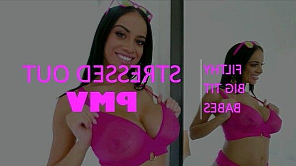 Бабы ласкают пышные сиськи и хотят сперму на них