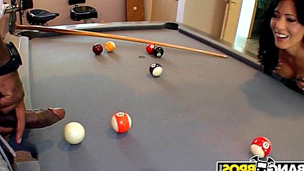 Игра в бильярд привела к жесткому спариванию