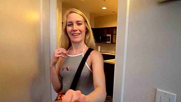 Девица активно ебется на кастинге и не стесняется