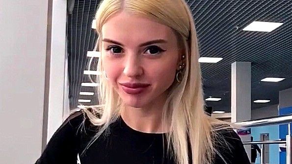 Быстрый минет чуваку в общественном туалете