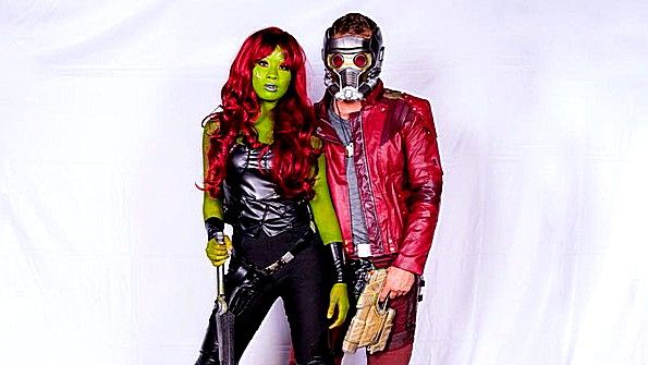 Чувак трахает зеленую инопланетянку и кончает