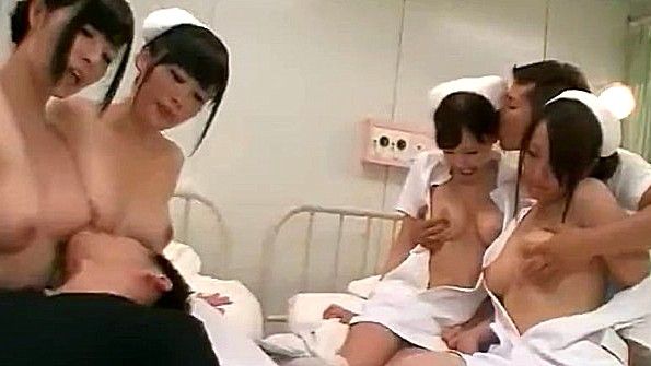 Японские медсестры дерзко трахаются в больнице