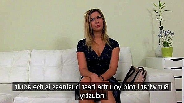 Бабенка согласна потрахаться в жестком стиле на кастинге