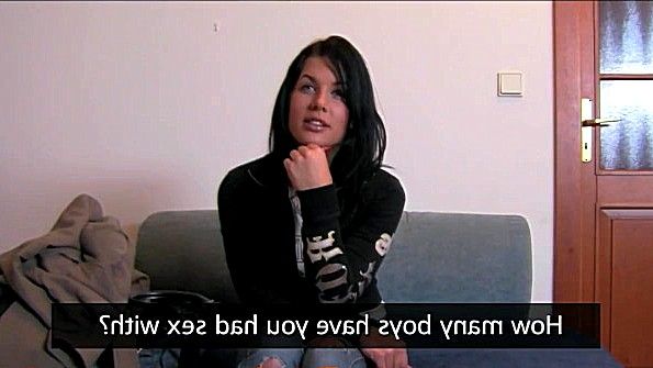 Девушка раздевается и страстно ебется на кастинге