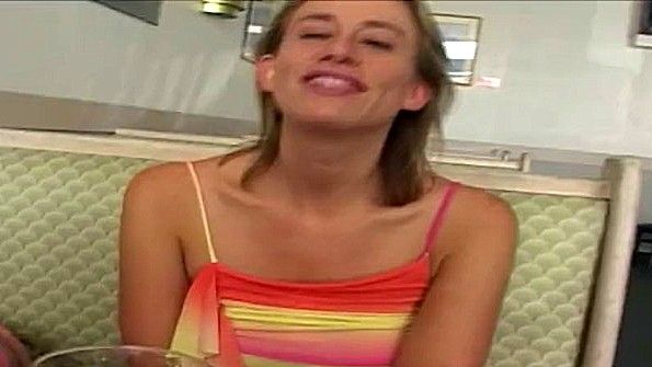 Встреча с негром в кафе закончилась крутым трахом