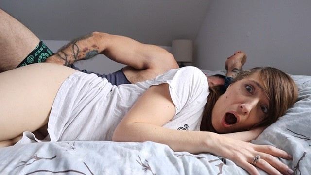 Отчим засадил и кончил в меня. Притворилась женой