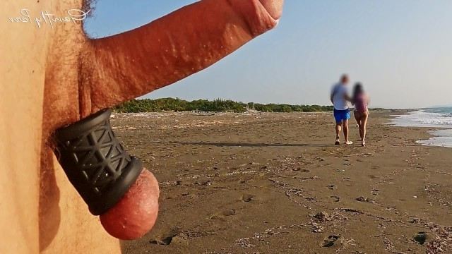 Люблю дрочнуть на пляже на уединившиеся парочки