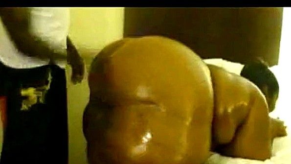 Толстая негритянка готова практиковать даже фистинг