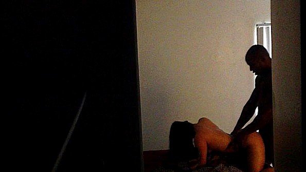 Скрытая камера снимает трах азиатки с негром