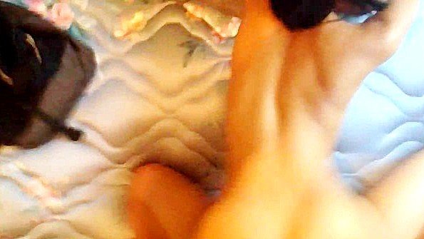 Негр трахает чужую азиатскую жену раком