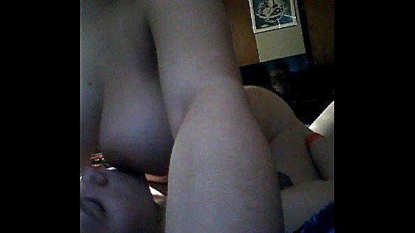 Бойфренд активно трахает подружку и снимает на камеру