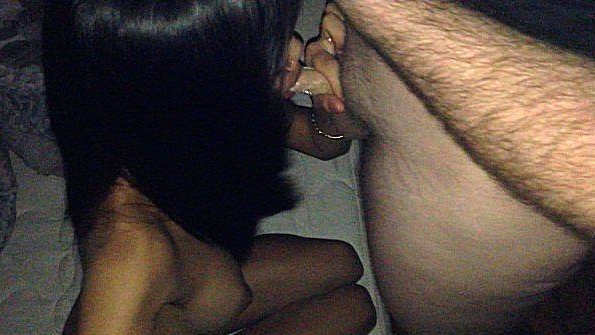 Бойфренд смотрит на отсос индианкой чужого хуя