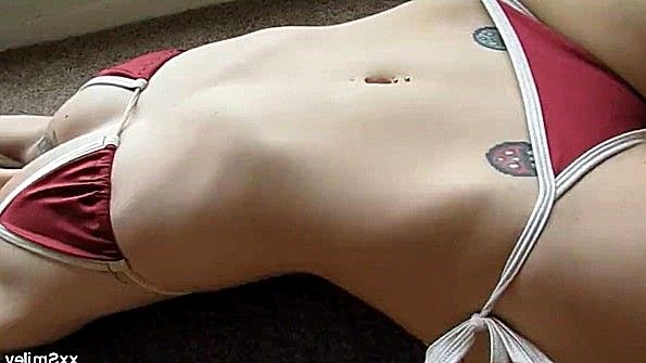 Связанная шлюшка в белье хочет освободиться