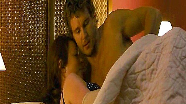 Приятная Sarah Snook в эротической сцене фильма